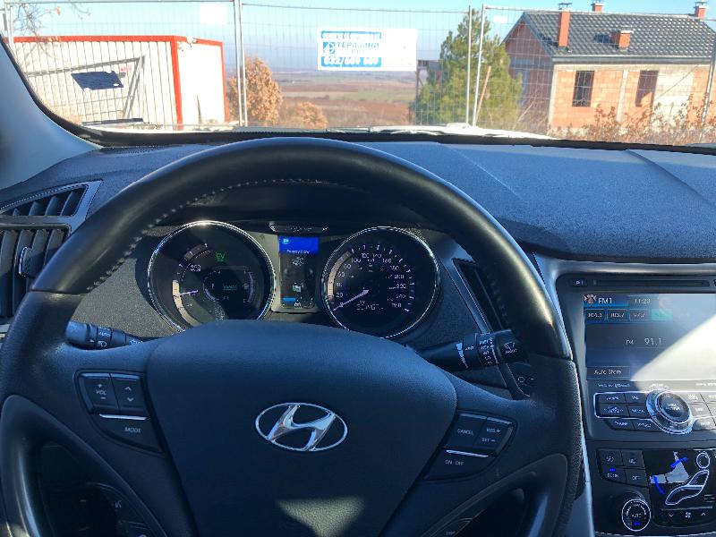 Hyundai Sonata 2.4 Hybrid - изображение 8