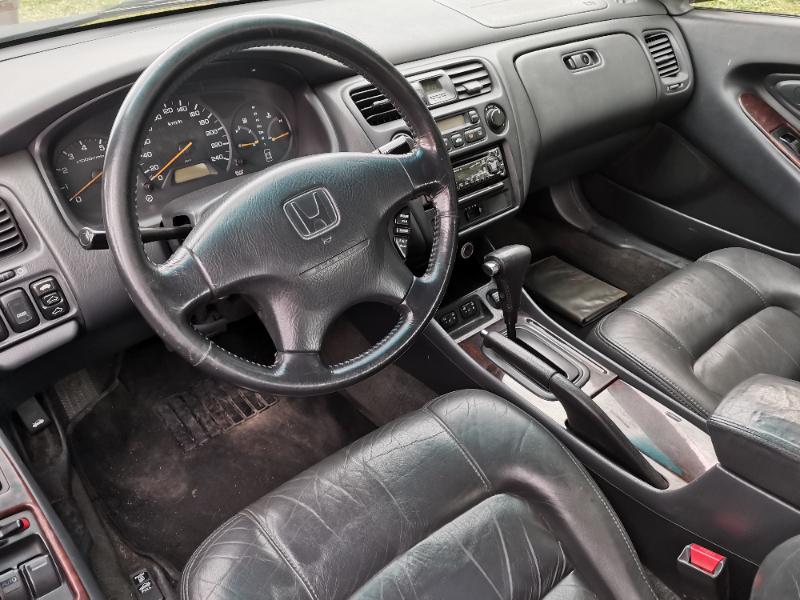 Honda Accord 3000 - изображение 8