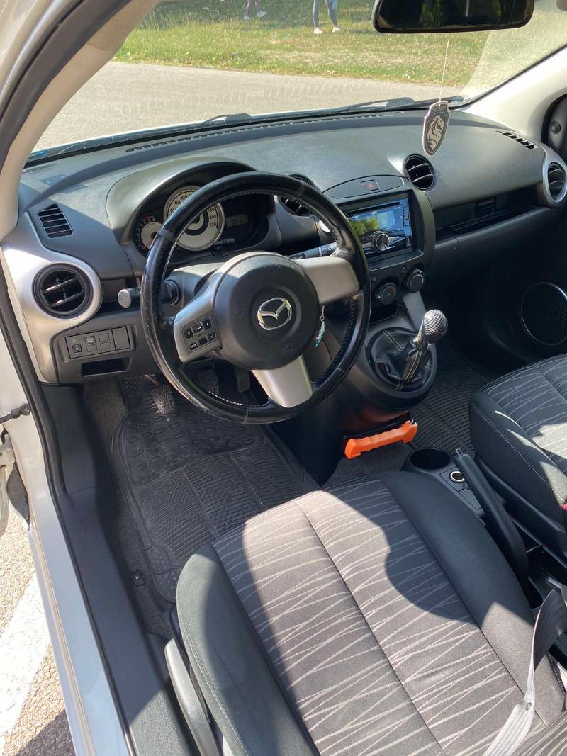 Mazda 2 1.4 - изображение 6