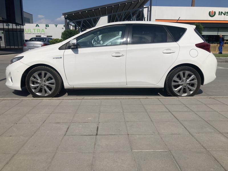 Toyota Auris  - изображение 2