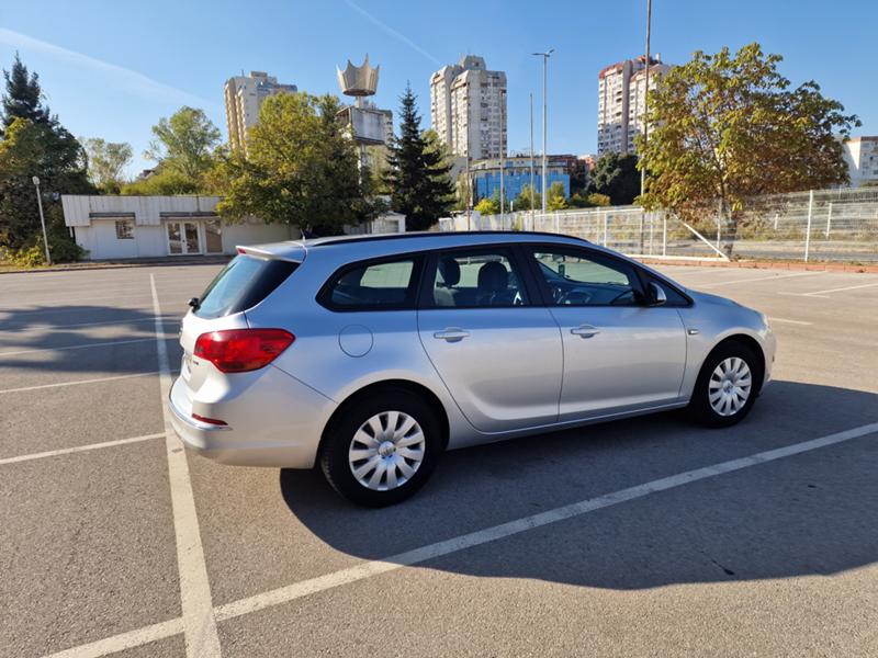 Opel Astra Sport Tourer - изображение 5