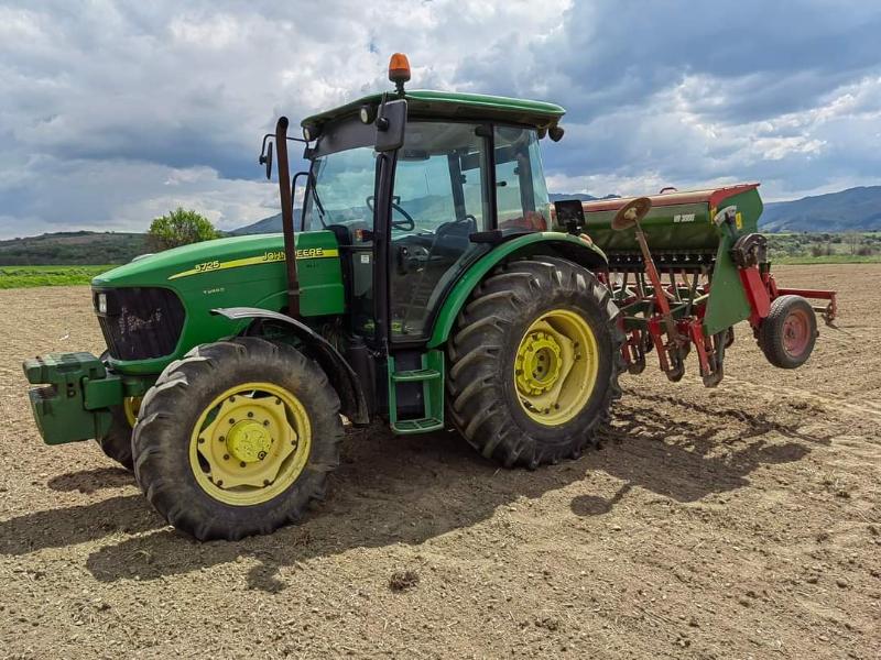 Трактор John Deere 5725 - изображение 4