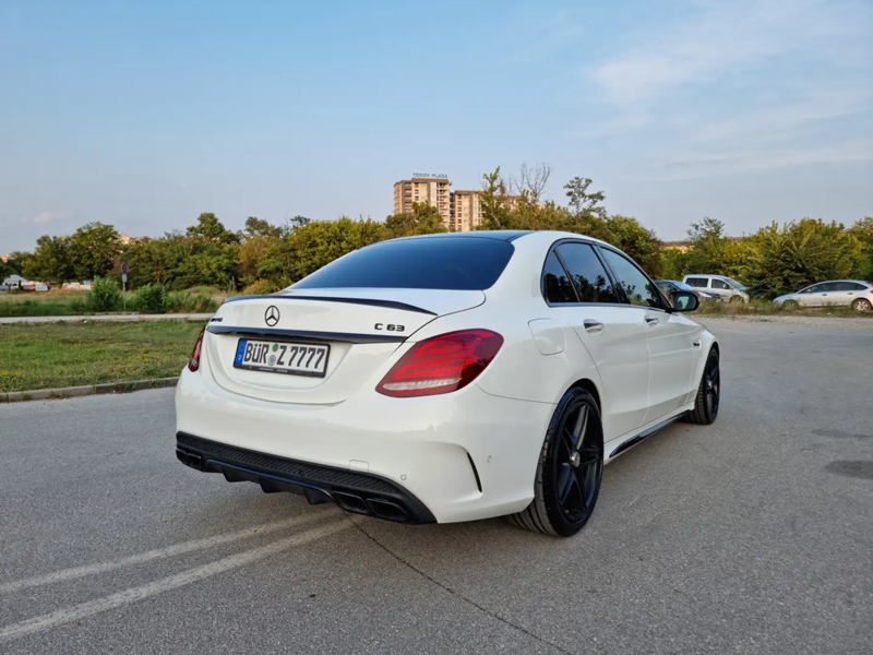 Mercedes-Benz C 63 AMG  - изображение 5