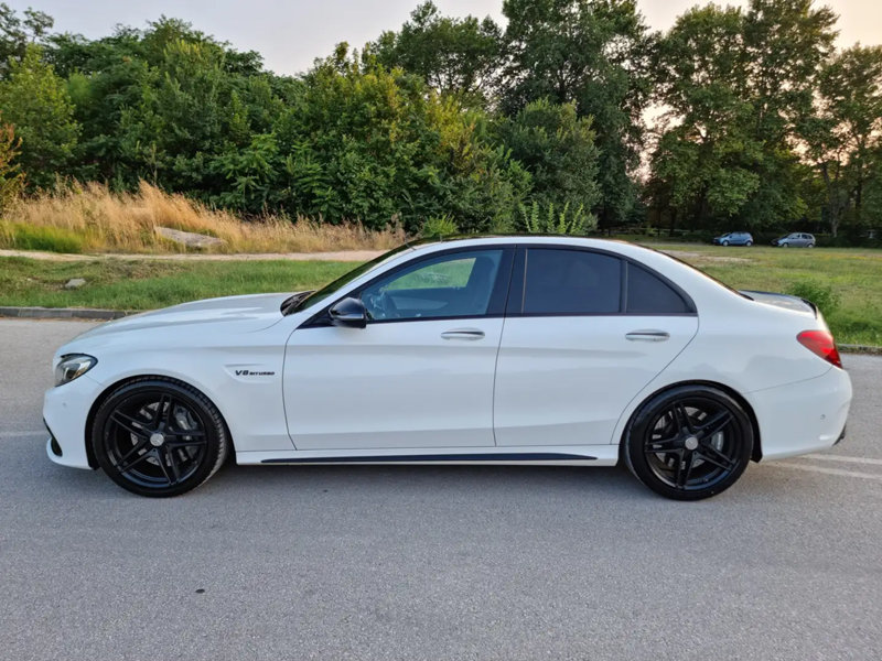 Mercedes-Benz C 63 AMG  - изображение 4