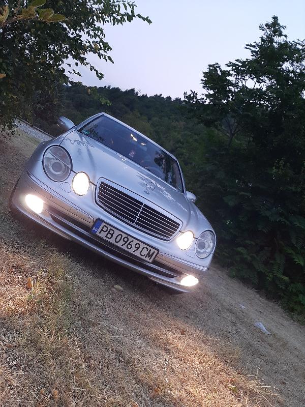 Mercedes-Benz E 270 2.7 Avangarde - изображение 2