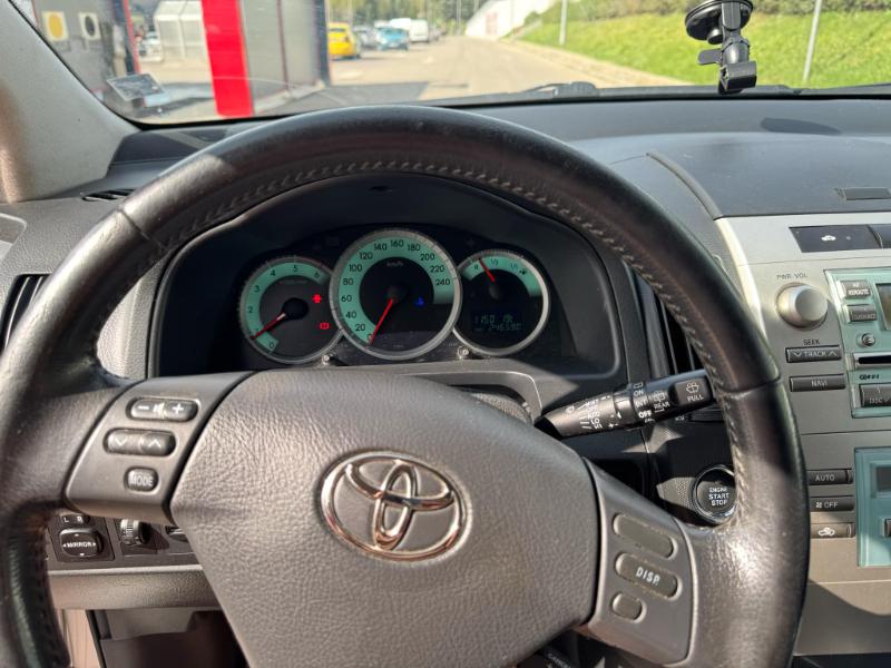 Toyota Corolla verso 2.2 136к.с D4D - изображение 8