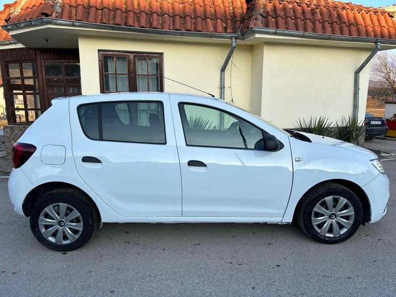 Dacia Sandero 1.0 - изображение 2