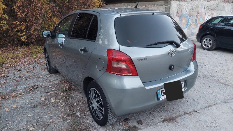 Toyota Yaris 1.0 - изображение 2