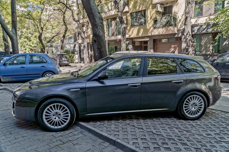 Alfa Romeo 159 sportwagon 1.9 JTDM - изображение 2