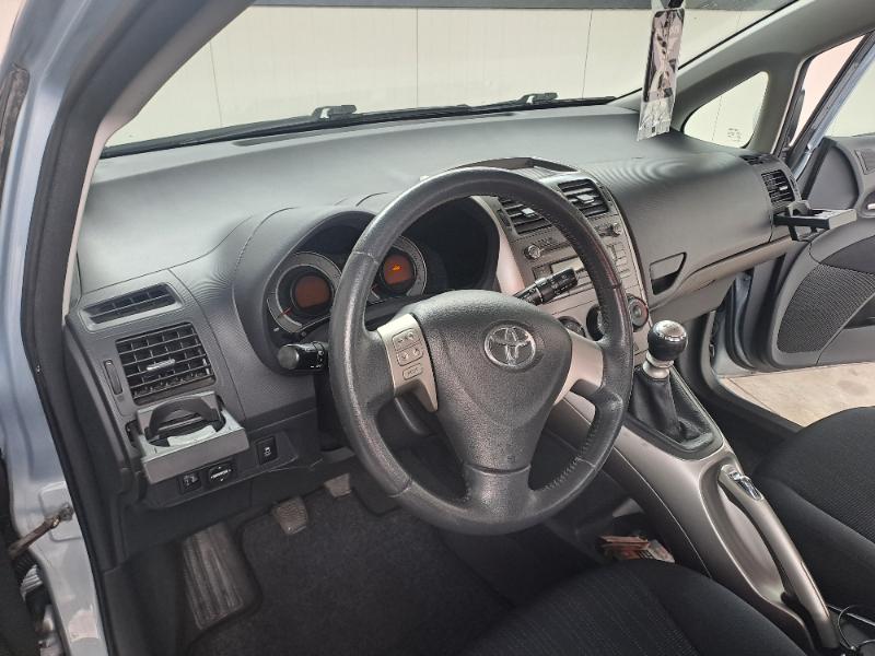 Toyota Auris 2.0d4d - изображение 5