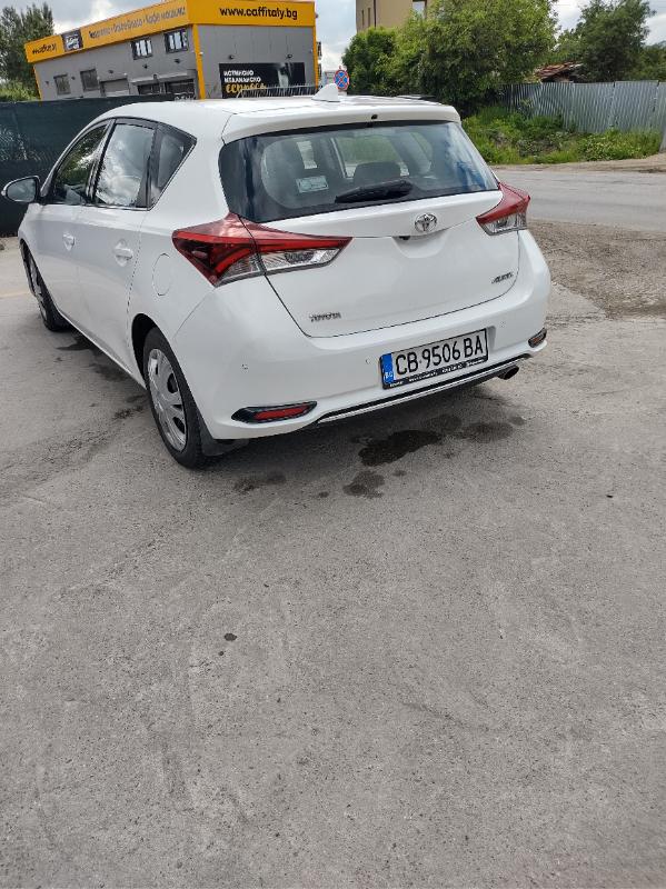 Toyota Auris  - изображение 3