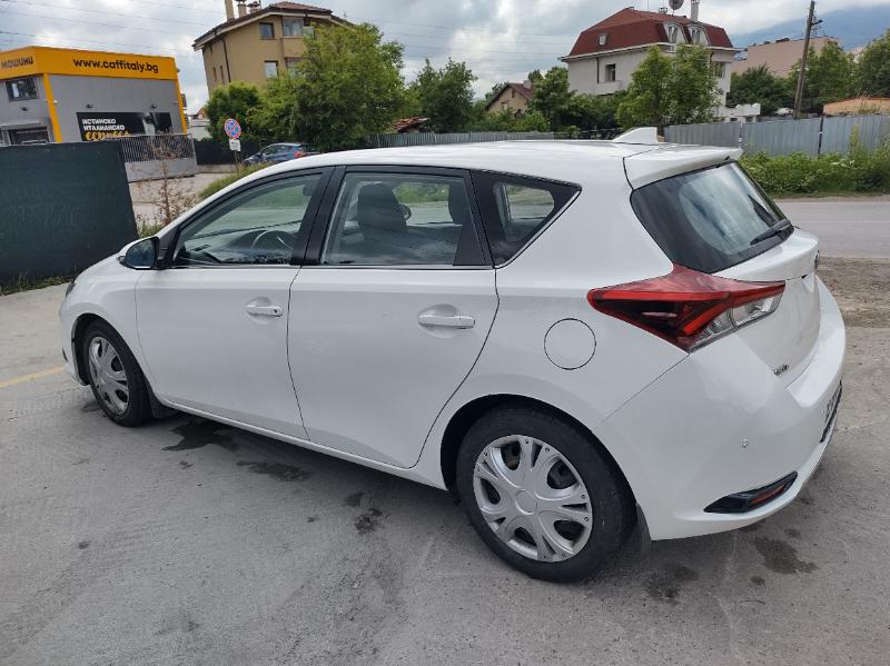 Toyota Auris  - изображение 4