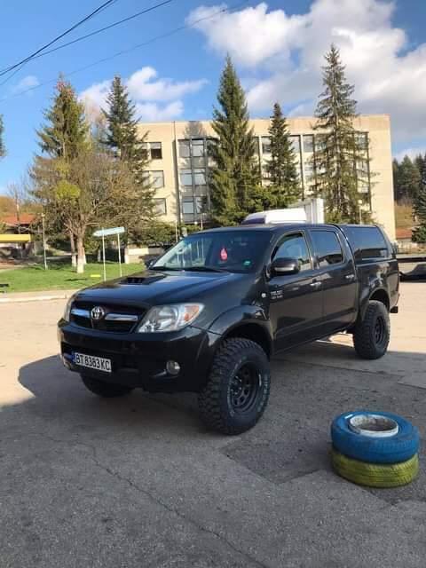 Toyota Hilux 3.0 - изображение 2