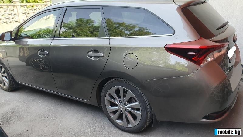 Toyota Auris комби - изображение 2