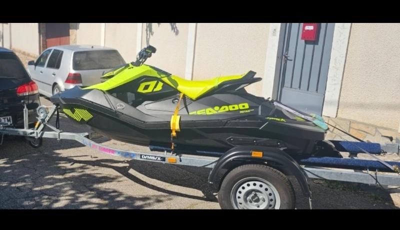 Джет Bombardier Sea Doo SPARK TRIXX 2023 - изображение 2