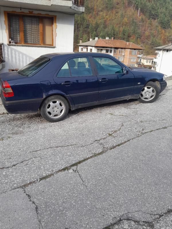 Mercedes-Benz 200 2.0d - изображение 3