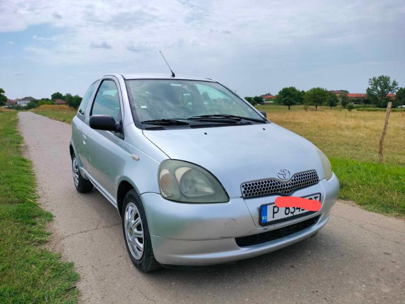 Toyota Yaris 1.0 - изображение 2