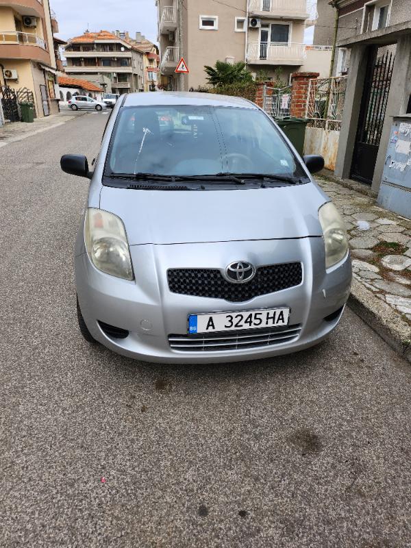 Toyota Yaris 1.3 - изображение 2