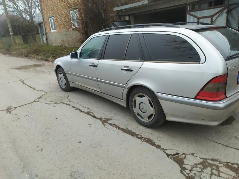 Mercedes-Benz 220 2.0 - изображение 10