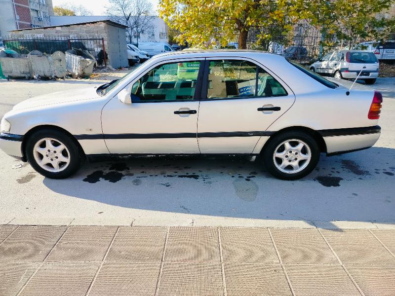 Mercedes-Benz C 200 2.0 Dizel - изображение 6