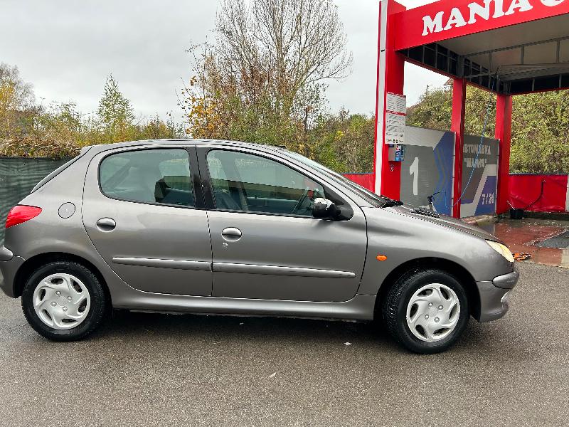 Peugeot 206 1.1 - изображение 6