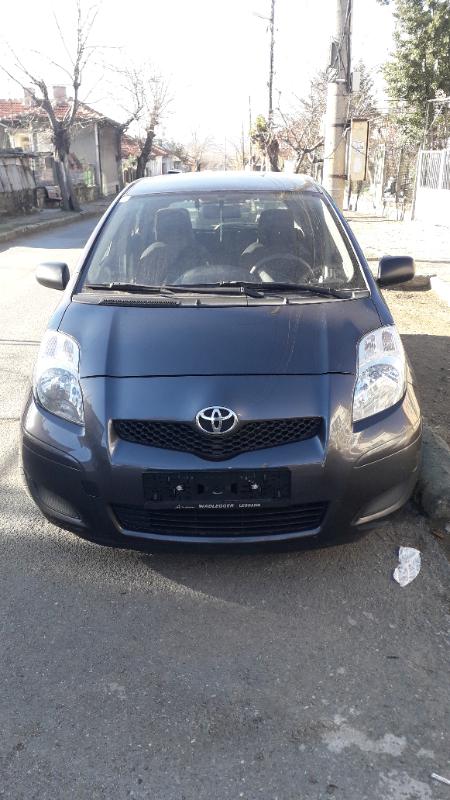 Toyota Yaris Yaris 1.0 - изображение 2