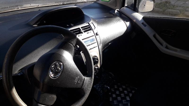 Toyota Yaris Yaris 1.0 - изображение 5