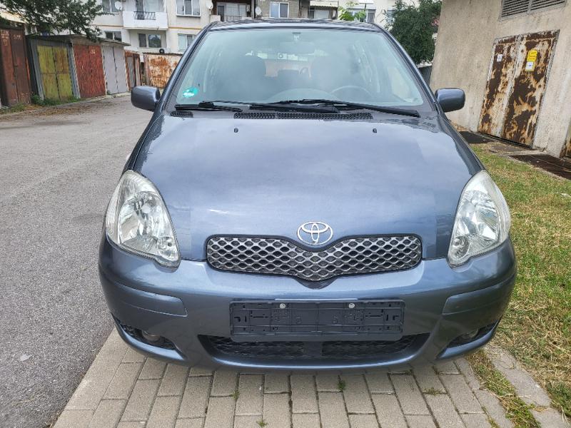 Toyota Yaris 1.0i 4врати - изображение 2