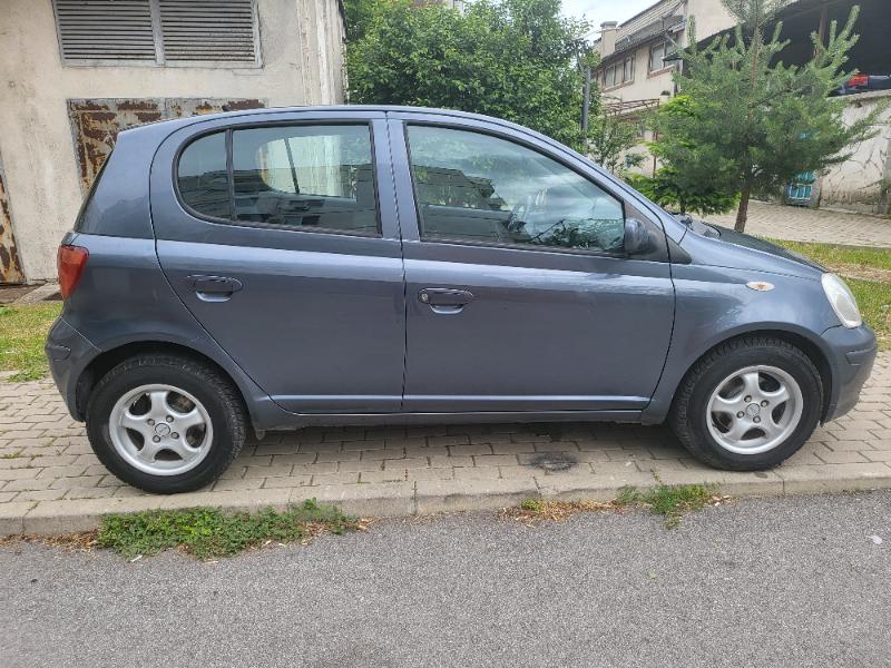 Toyota Yaris 1.0i 4врати - изображение 8