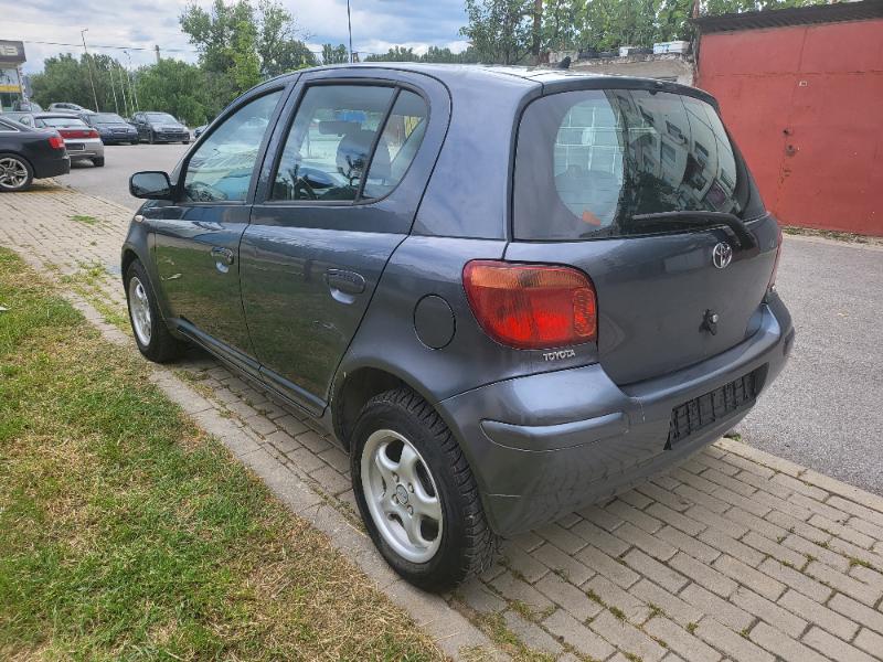 Toyota Yaris 1.0i 4врати - изображение 5