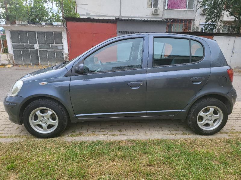 Toyota Yaris 1.0i 4врати - изображение 4