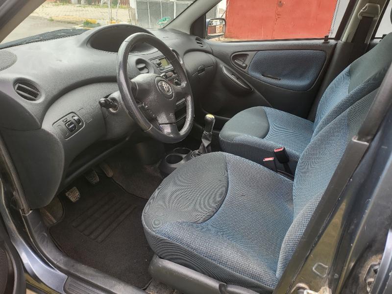 Toyota Yaris 1.0i 4врати - изображение 9