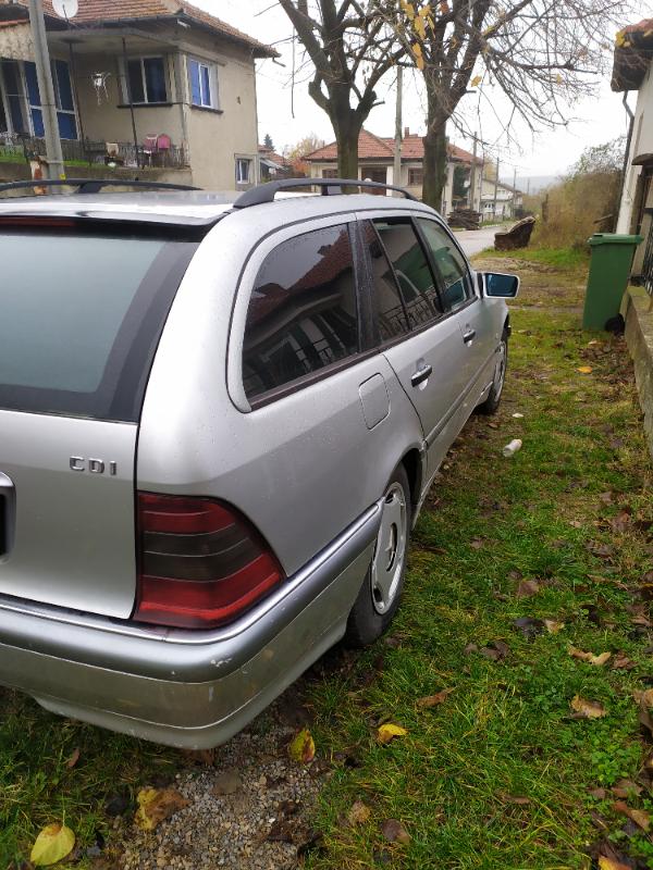 Mercedes-Benz 220 2000 - изображение 6