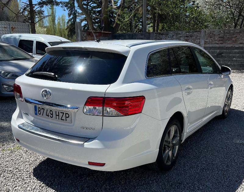 Toyota Avensis 2.2D4D FACE NAVI - изображение 6