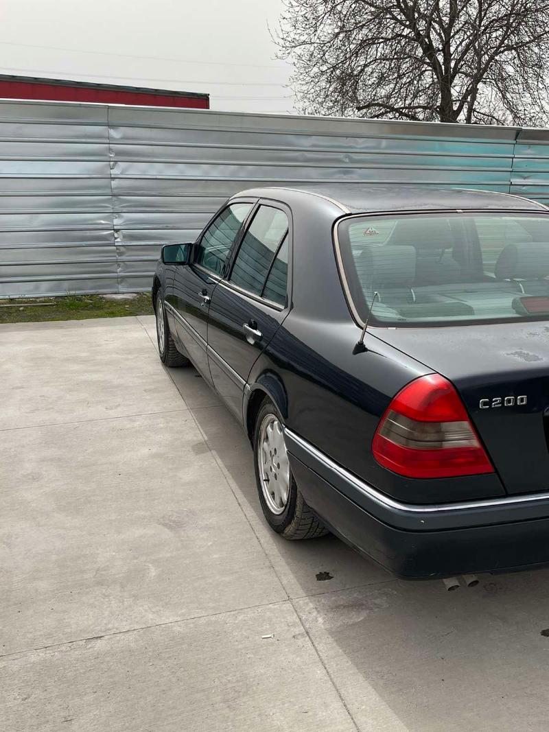 Mercedes-Benz C 200 2.0 - изображение 6