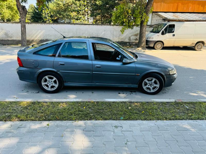 Opel Vectra 2.2 - изображение 2