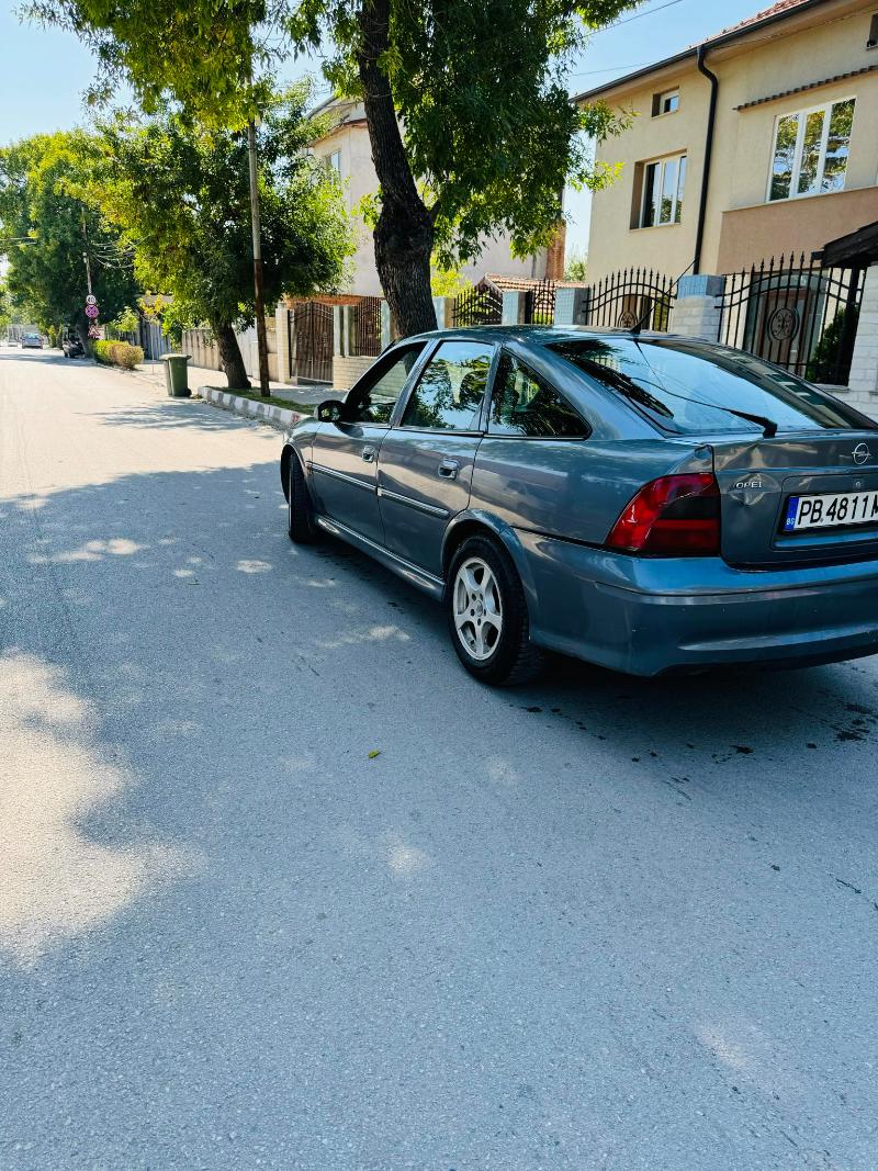 Opel Vectra 2.2 - изображение 4