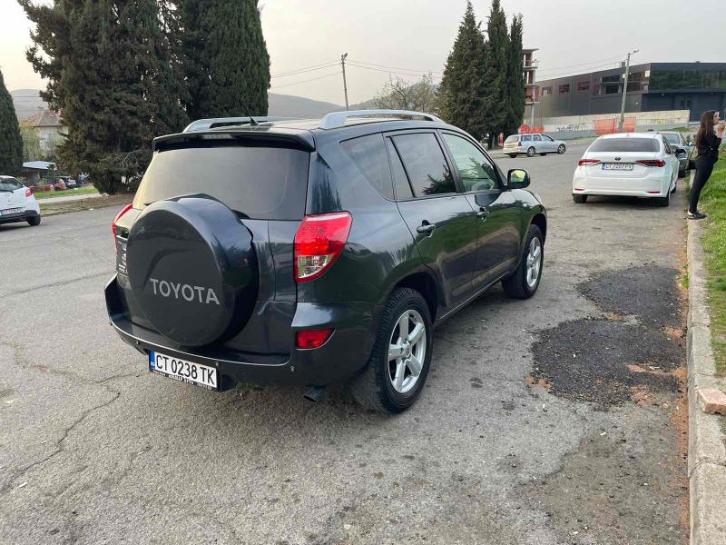 Toyota Rav4 2.2 D4D - изображение 2