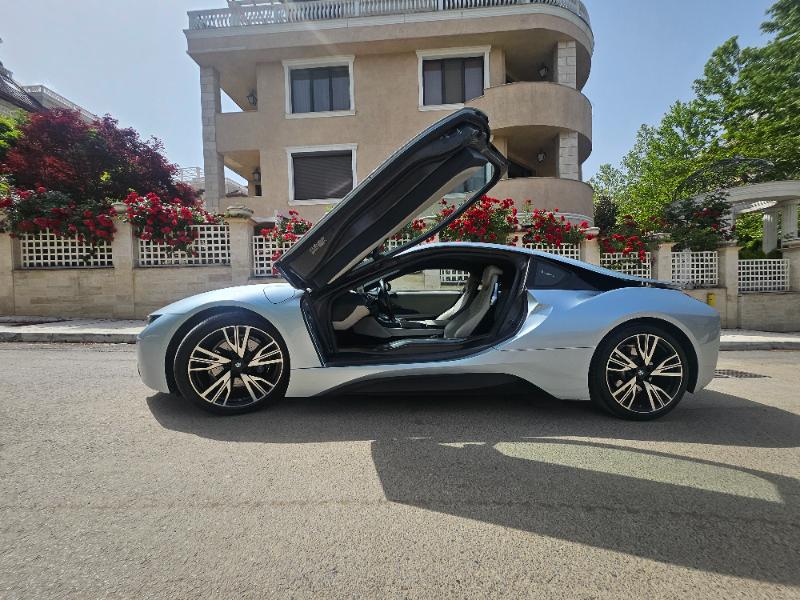 BMW i8 Бензин/Ток - изображение 4