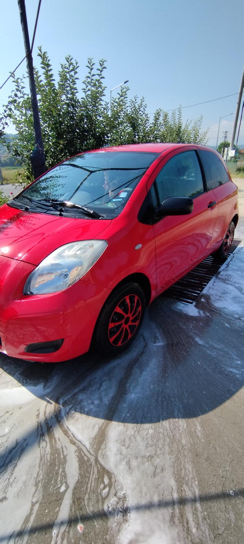 Toyota Yaris 1.0 - изображение 3