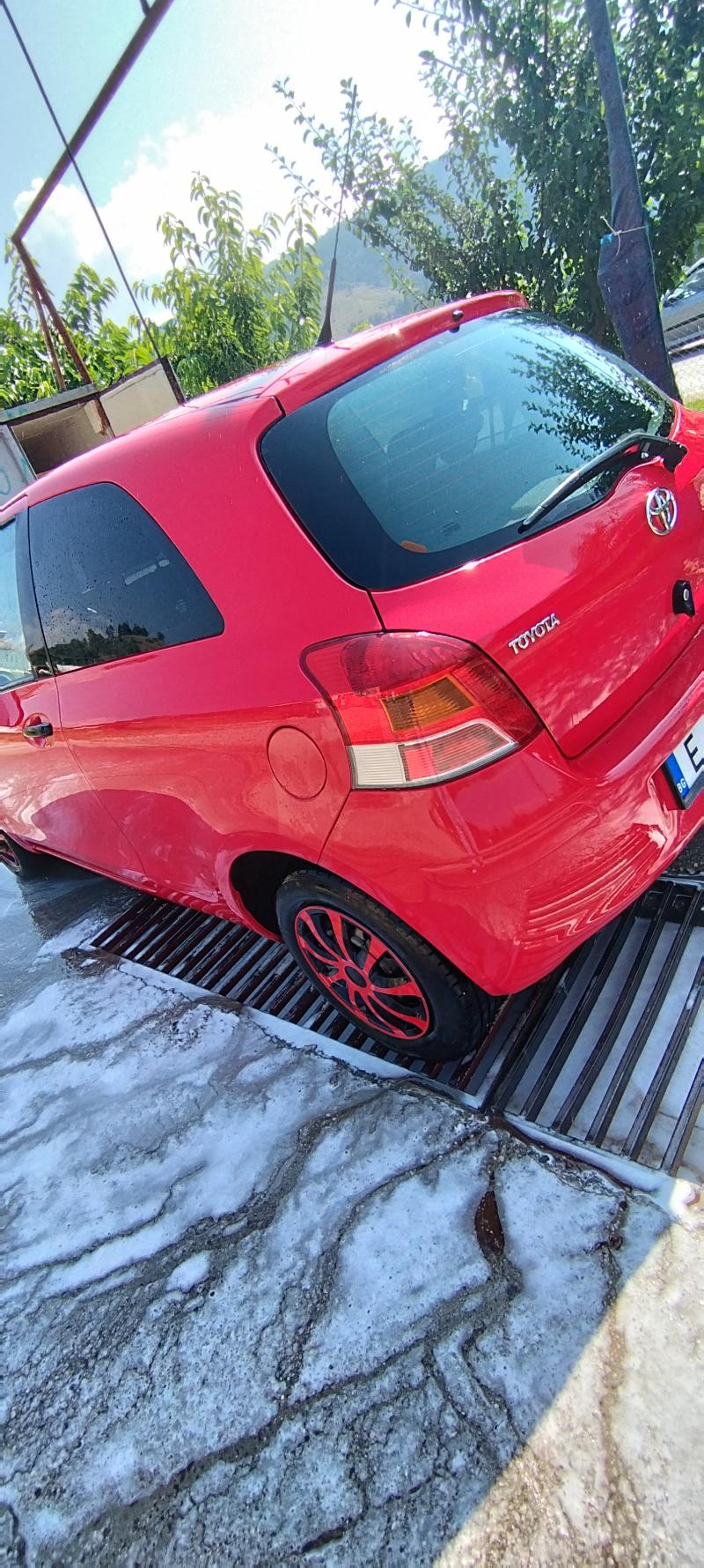 Toyota Yaris 1.0 - изображение 5