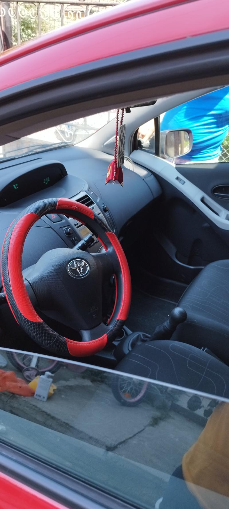 Toyota Yaris 1.0 - изображение 7