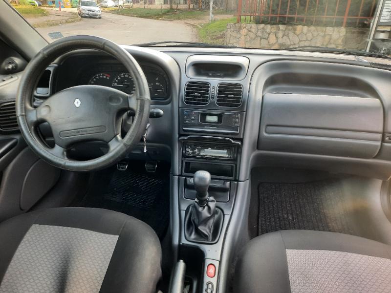 Renault Laguna 1.8 - изображение 5