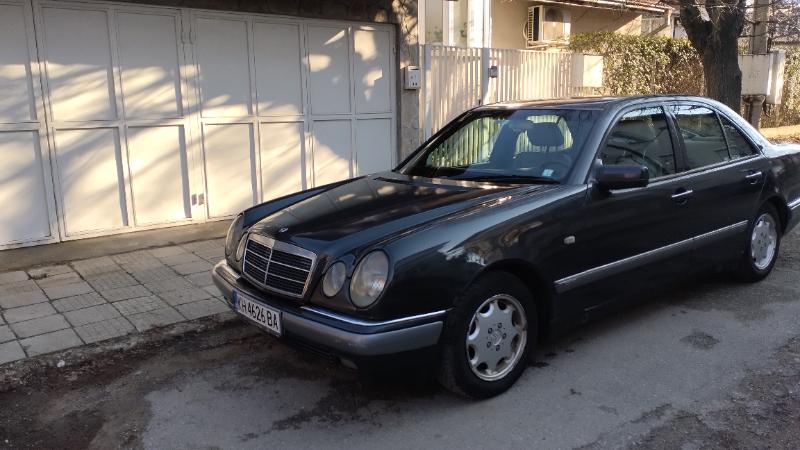 Mercedes-Benz E 200 210 - изображение 2