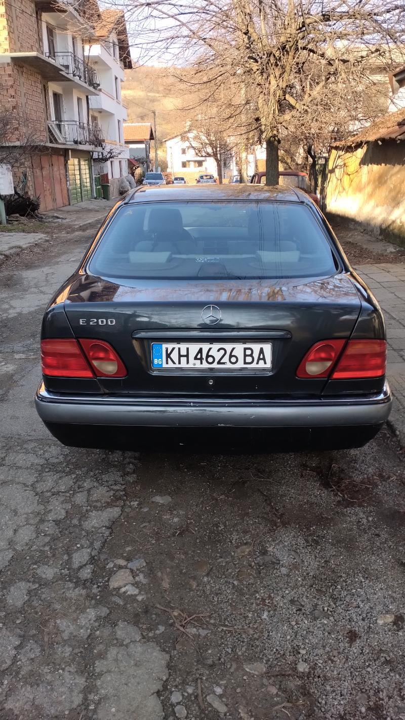 Mercedes-Benz E 200 210 - изображение 3