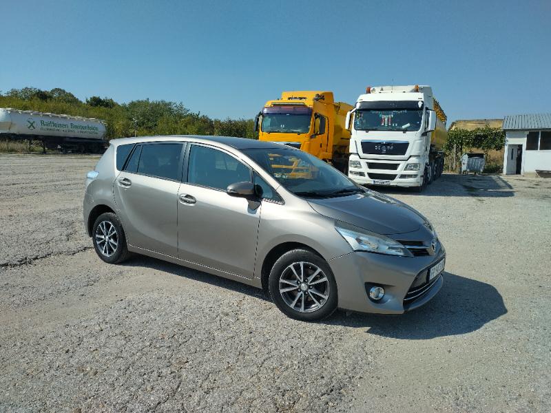 Toyota Verso 3,0 - изображение 4