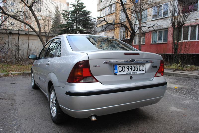 Ford Focus Ghia - изображение 8