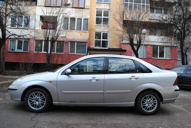 Ford Focus Ghia - изображение 4