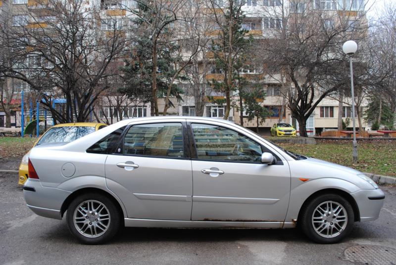 Ford Focus Ghia - изображение 5