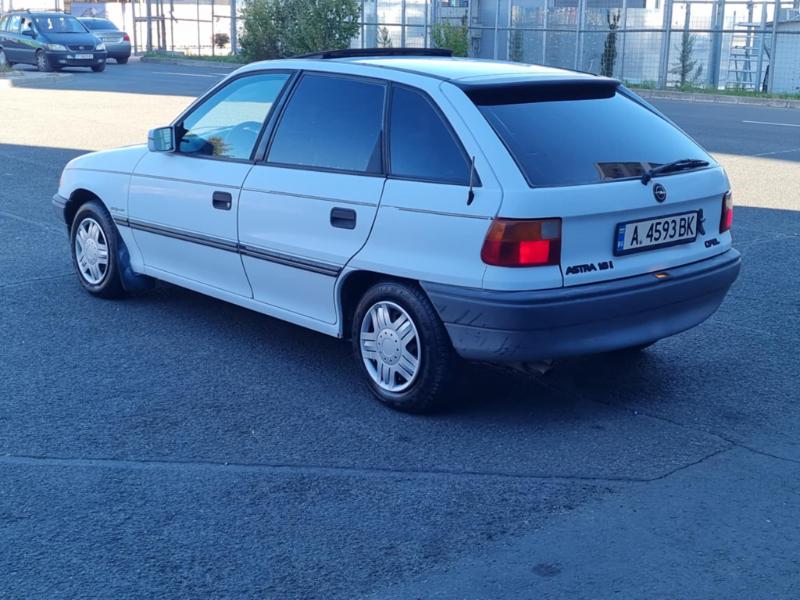 Opel Astra 1.6 - изображение 4